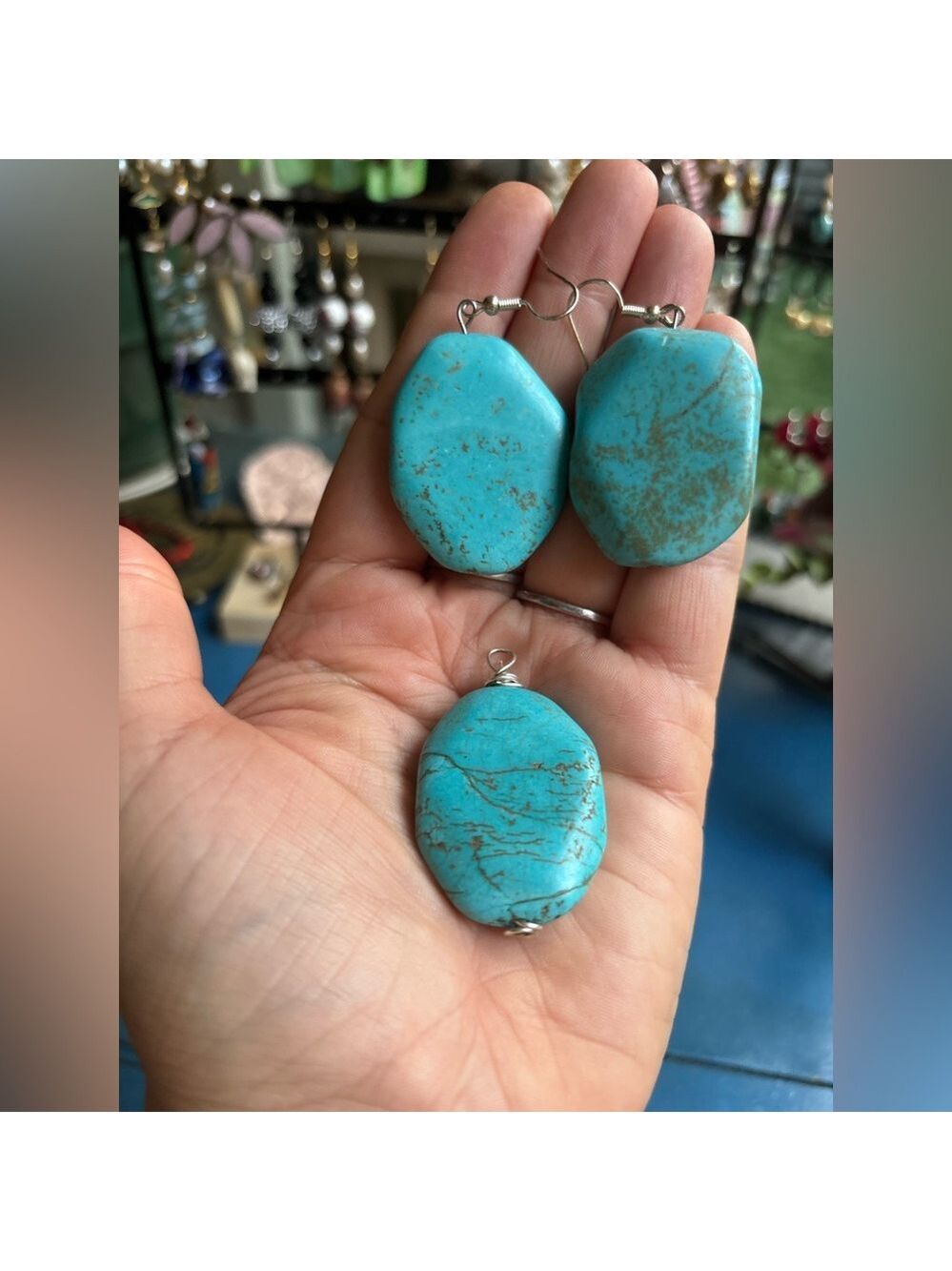 ARTISAN Hand Crafted Turquoise Colour Magnesite Stone Earrings & Pendant Set - Picture 3 of 9